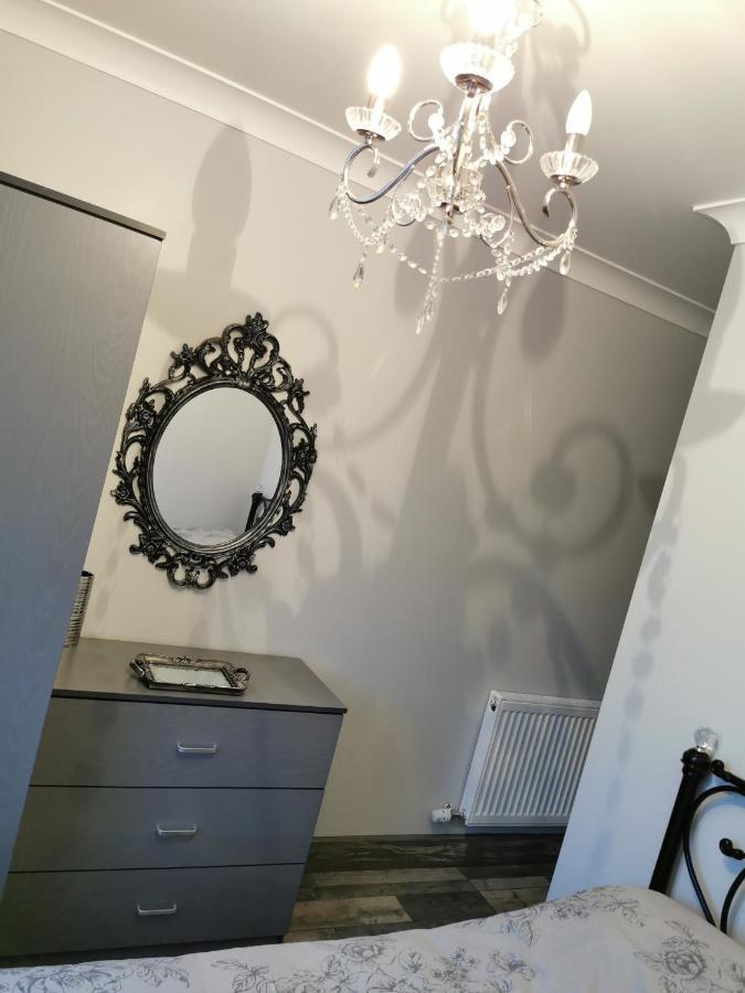 Palaz 2 - 2 Bedroom Flat Edmonton Exterior foto