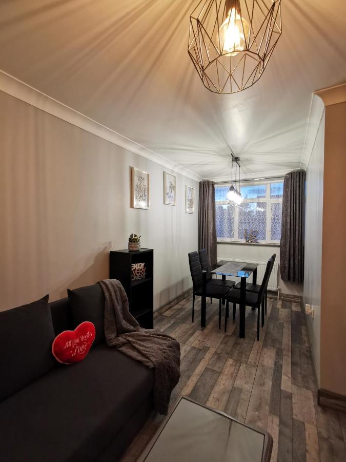 Palaz 2 - 2 Bedroom Flat Edmonton Exterior foto