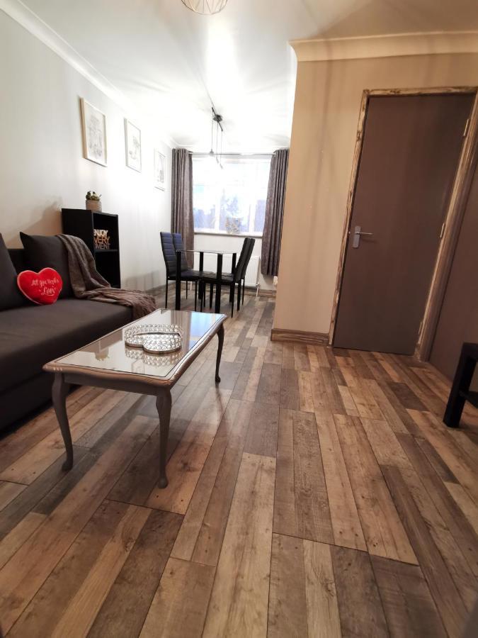 Palaz 2 - 2 Bedroom Flat Edmonton Exterior foto